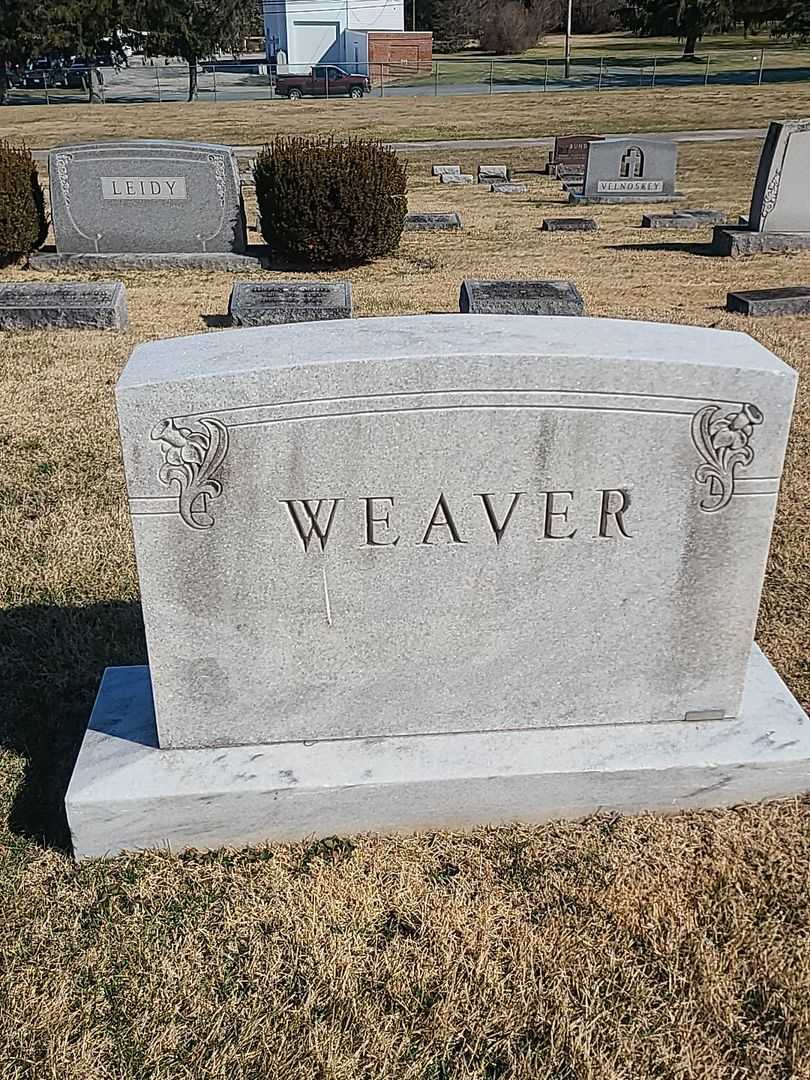 Dale Edward Weaver Senior's grave. Photo 1