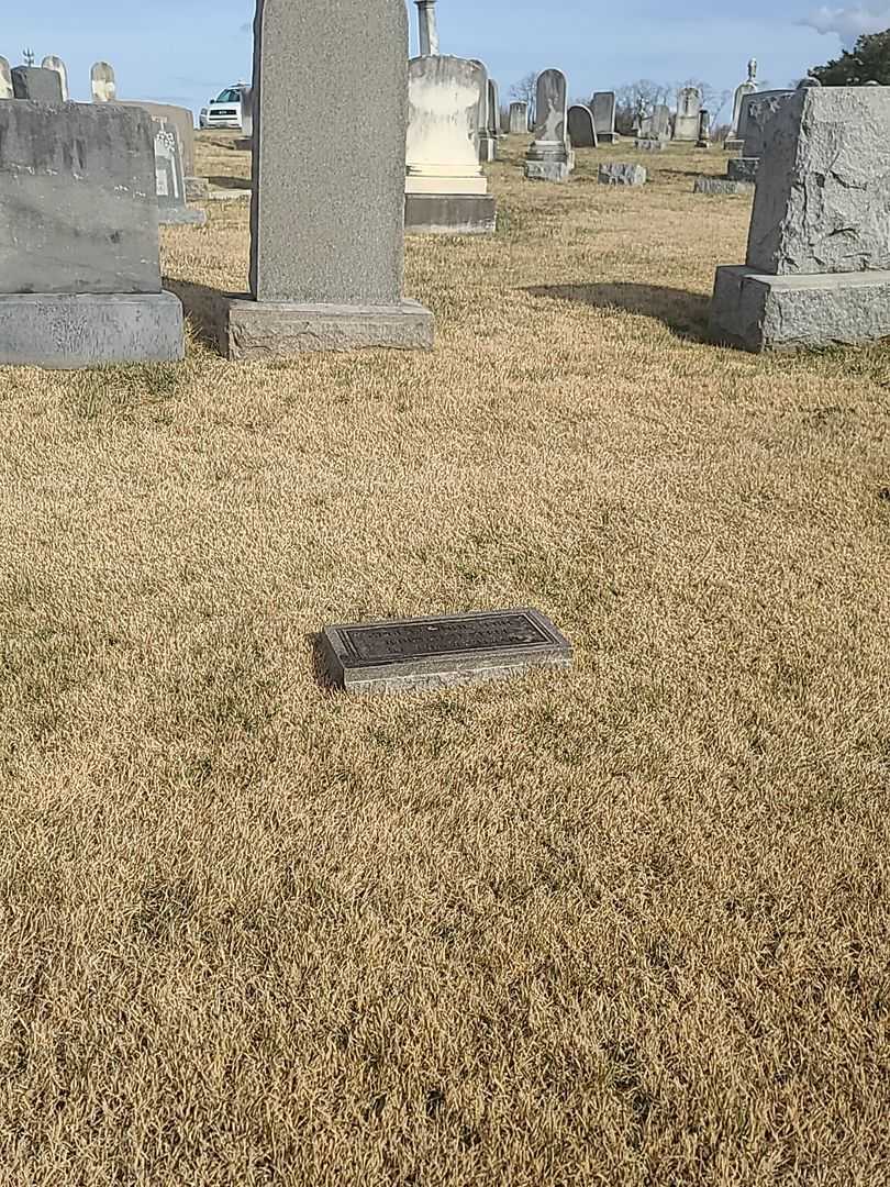 Myrtie F. Gamber's grave. Photo 2