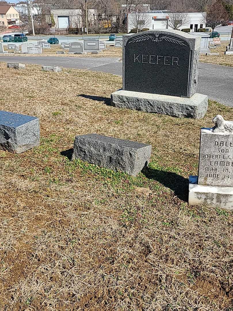 Edgar F. Keefer's grave. Photo 2