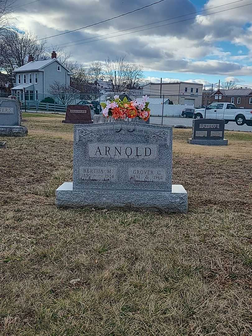 Bertha M. Arnold's grave. Photo 2