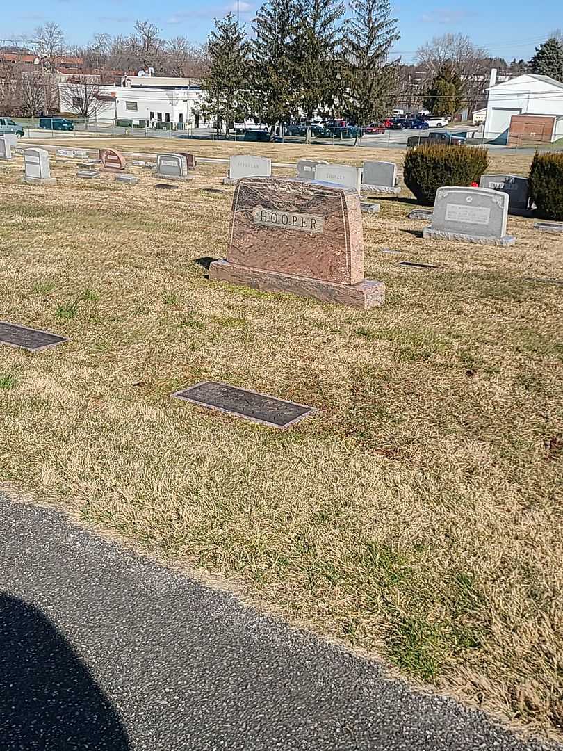 Edward L. Hooper's grave. Photo 2