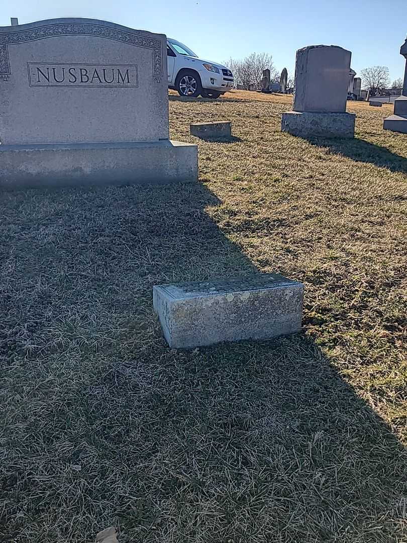 Alfred S. Nusbaum's grave. Photo 2