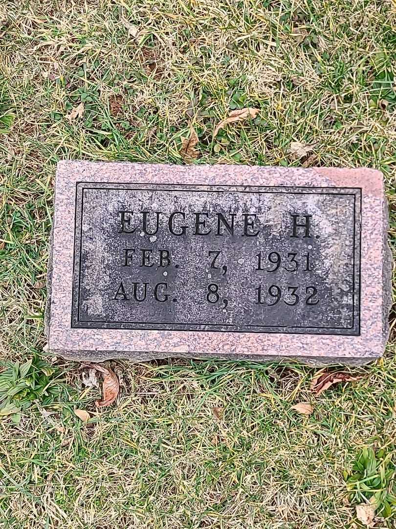 Eugene H. Nusbaum's grave. Photo 3