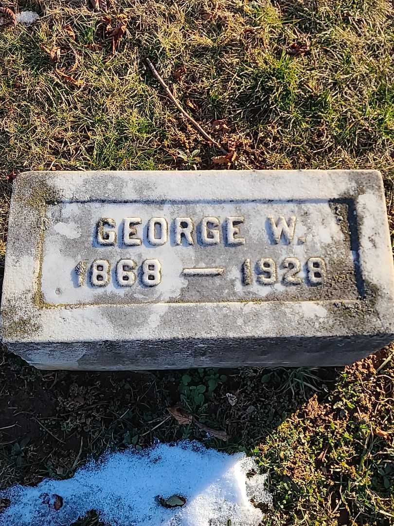 George W. Babylon's grave. Photo 3