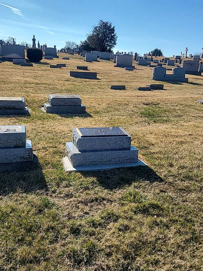 Lester C. Martin's grave. Photo 2
