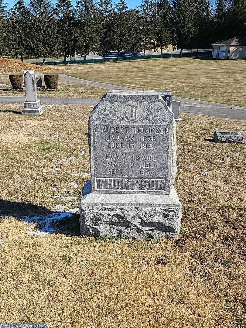 Eva V. Thompson's grave. Photo 2