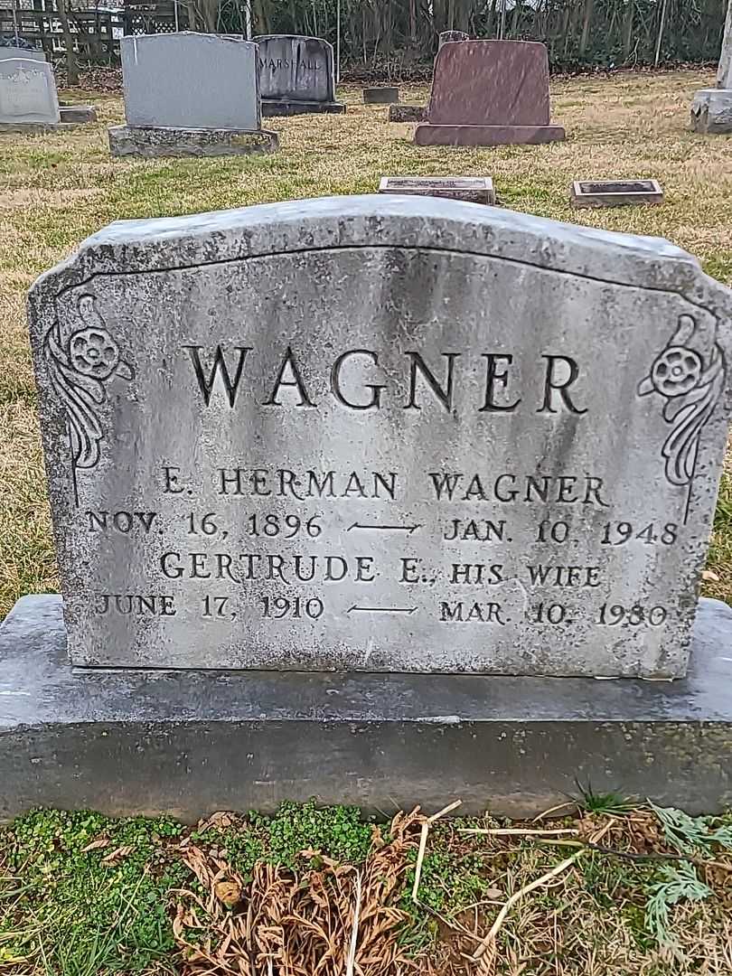 Gertrude E. Wagner's grave. Photo 1