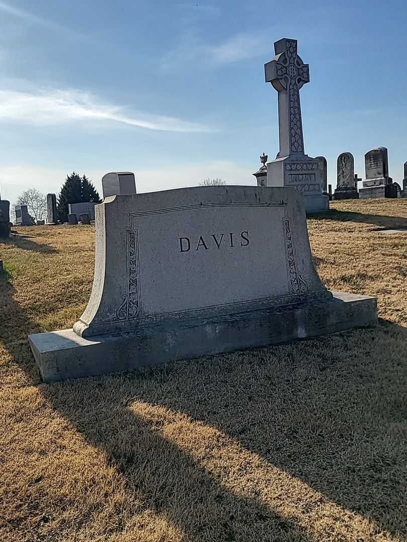 Walter Hyatt Davis's grave. Photo 1
