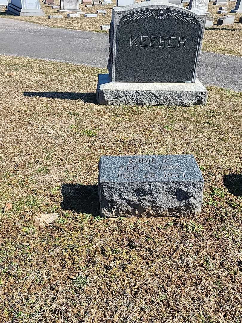 Addie E. Keefer's grave. Photo 2