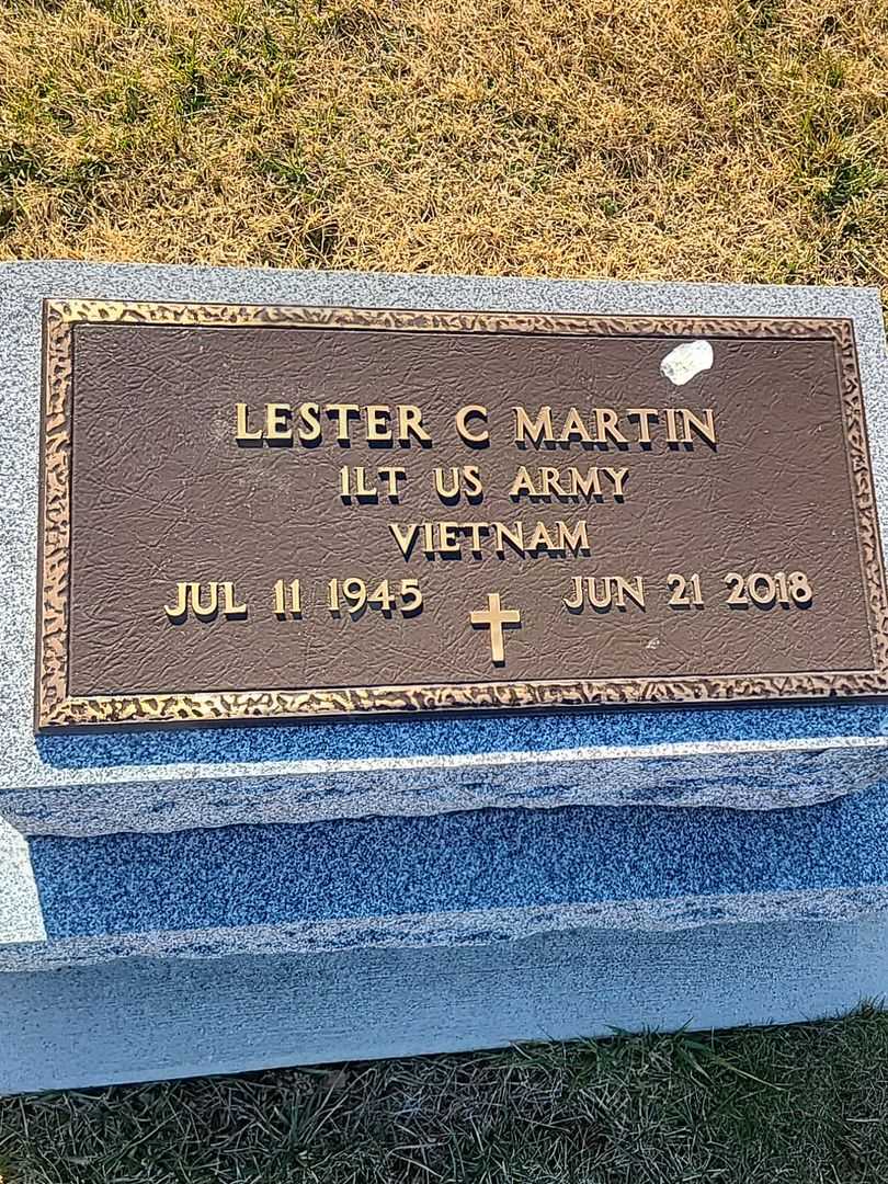 Lester C. Martin's grave. Photo 3