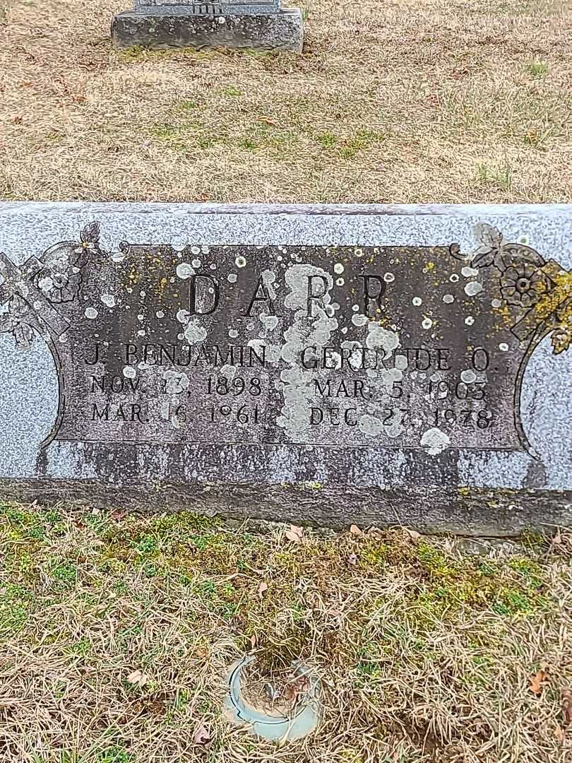 Gertrude O. Darr's grave. Photo 1