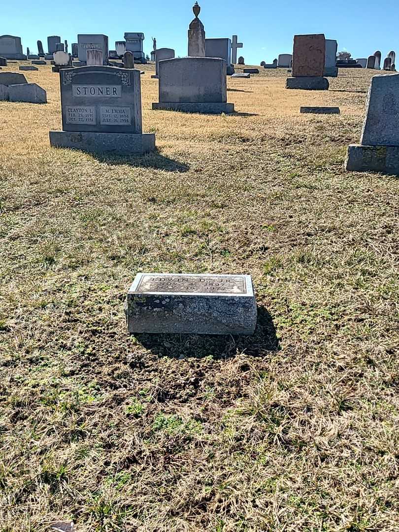 Edwin D. Bell Junior's grave. Photo 2