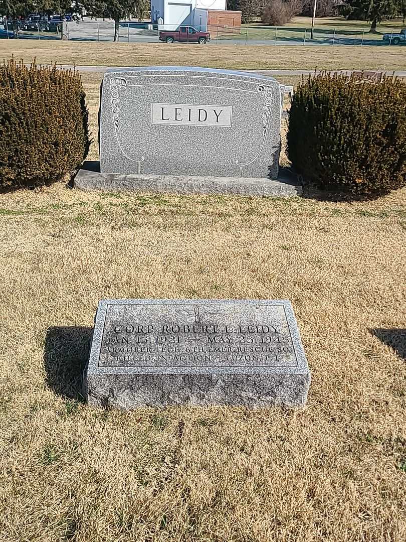 Robert L. Leidy's grave. Photo 2