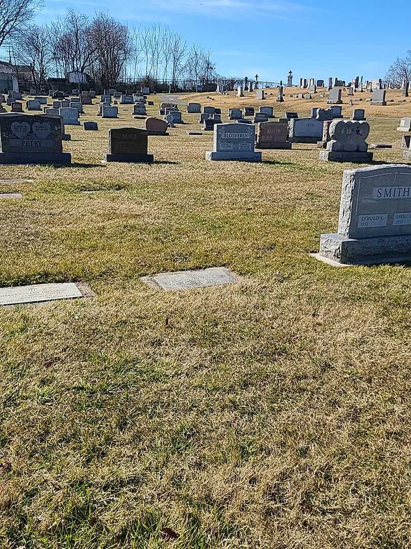 Mary Evelyn Miller's grave. Photo 2