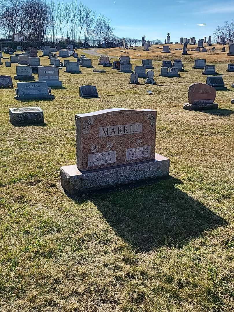 Glenn Burnell Markle's grave. Photo 2