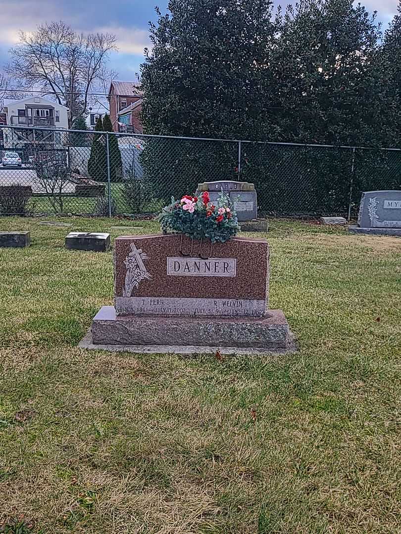 R. Melvin Danner's grave. Photo 2