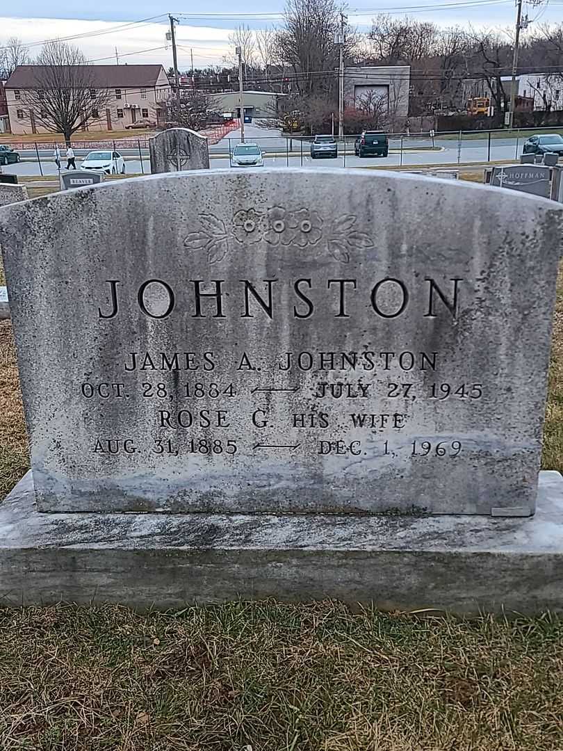 Howard R. Johnston's grave. Photo 1