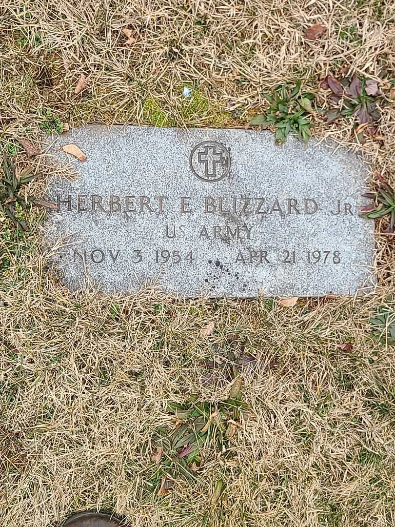 Herbert E. Blizzard Junior's grave. Photo 1