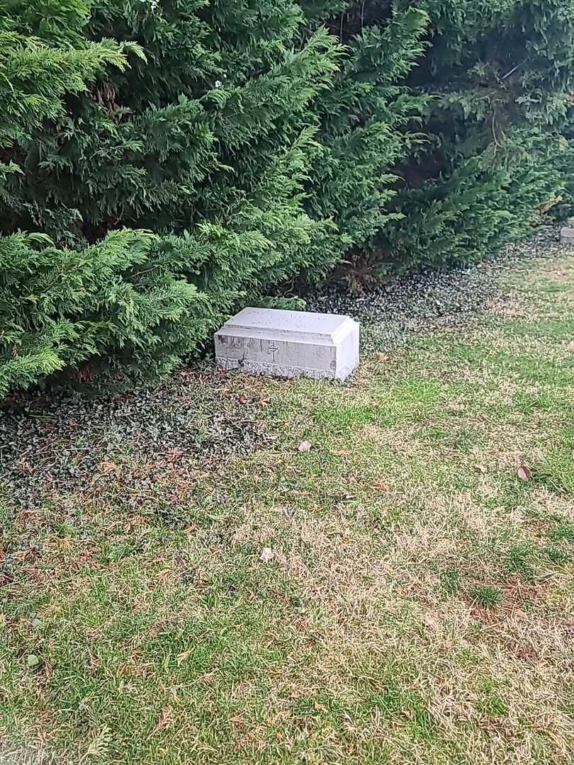 Joseph L. Mathias Third's grave. Photo 2