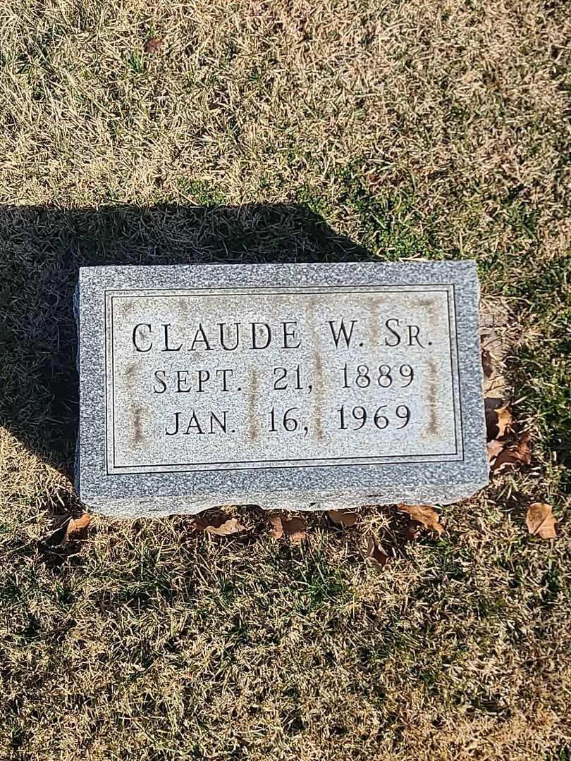 Claude W. Mitten Senior's grave. Photo 3