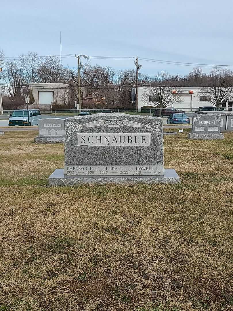 Howell L. Schnauble's grave. Photo 2