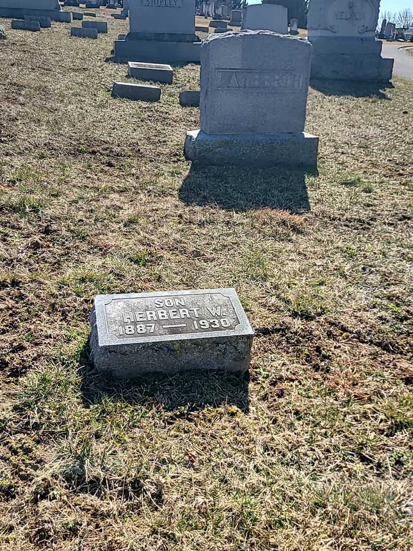 Herbert W. Lamberth's grave. Photo 2