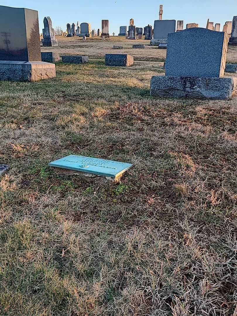 Harry Edgar Little's grave. Photo 2