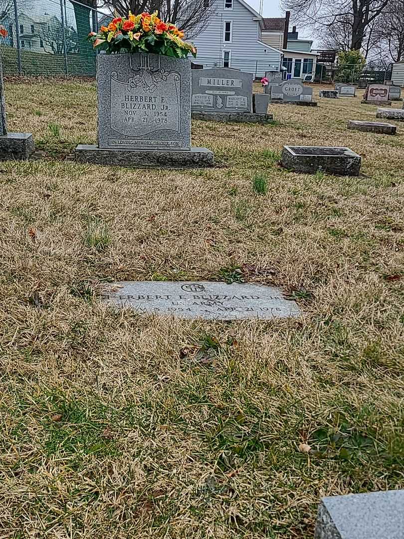 Herbert E. Blizzard Junior's grave. Photo 2