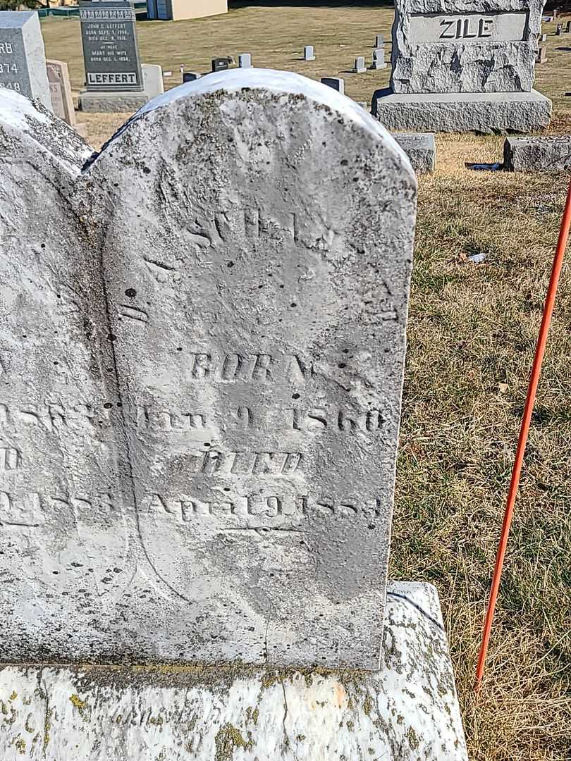 Nellie May Thomson's grave. Photo 1