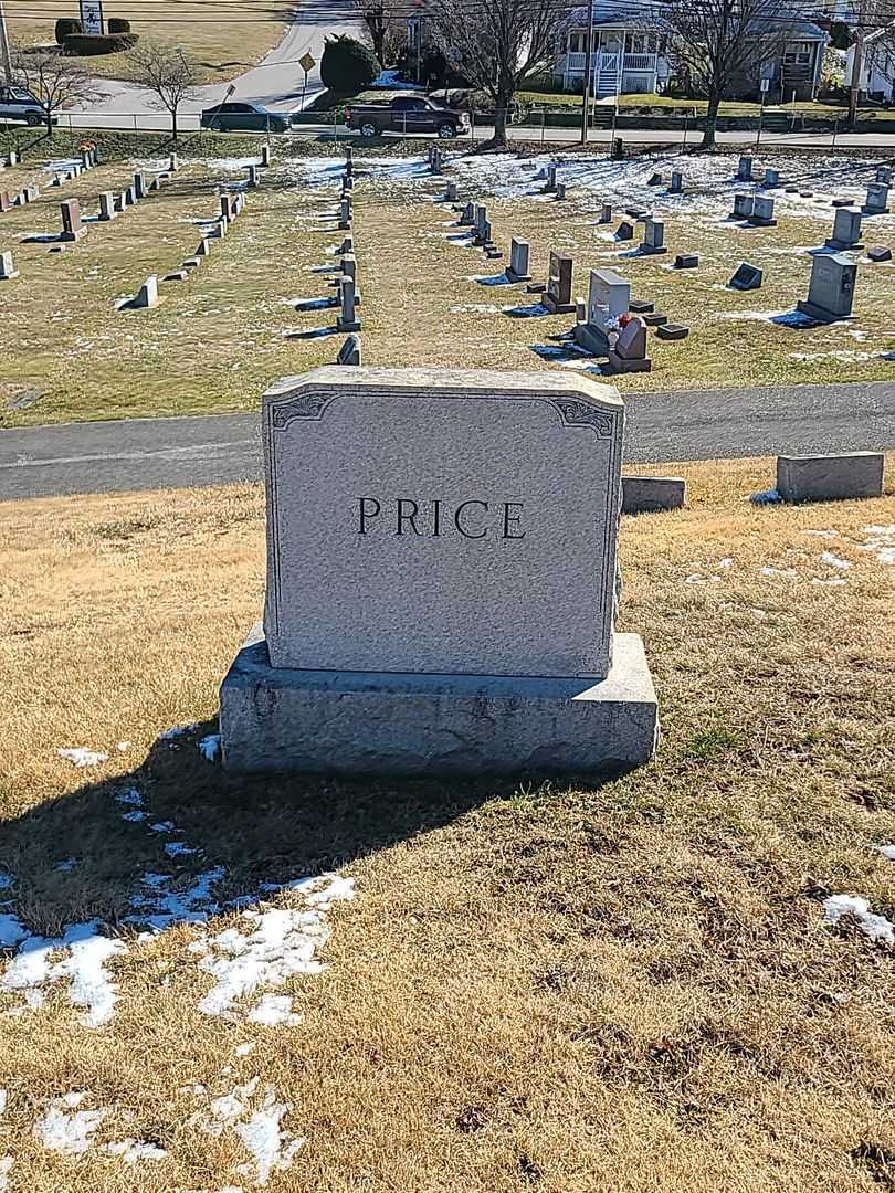 Bessie Lamberd Price's grave. Photo 1