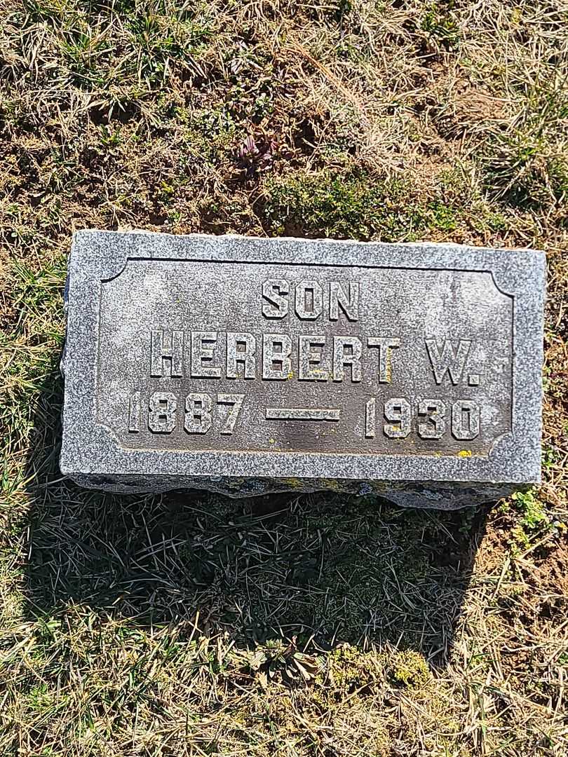 Herbert W. Lamberth's grave. Photo 3