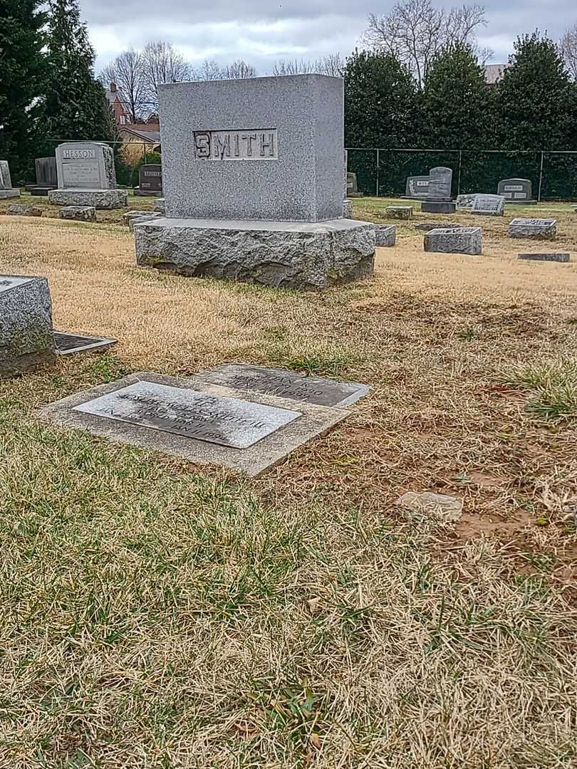 Joan K. Smith's grave. Photo 2