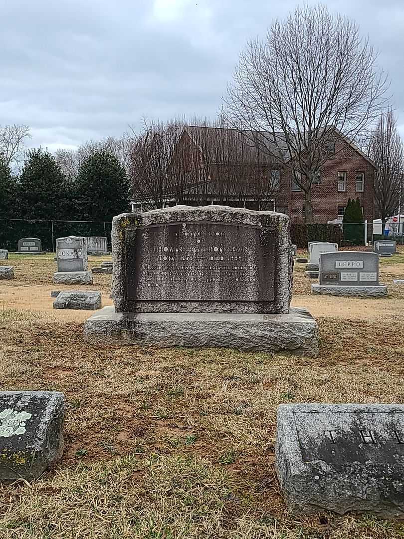 Thomas Hamilton Lewis's grave. Photo 1