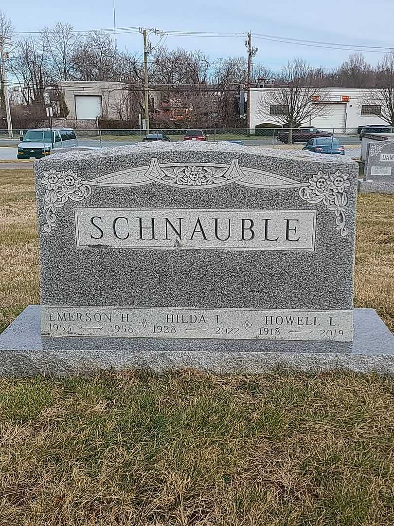 Howell L. Schnauble's grave. Photo 1