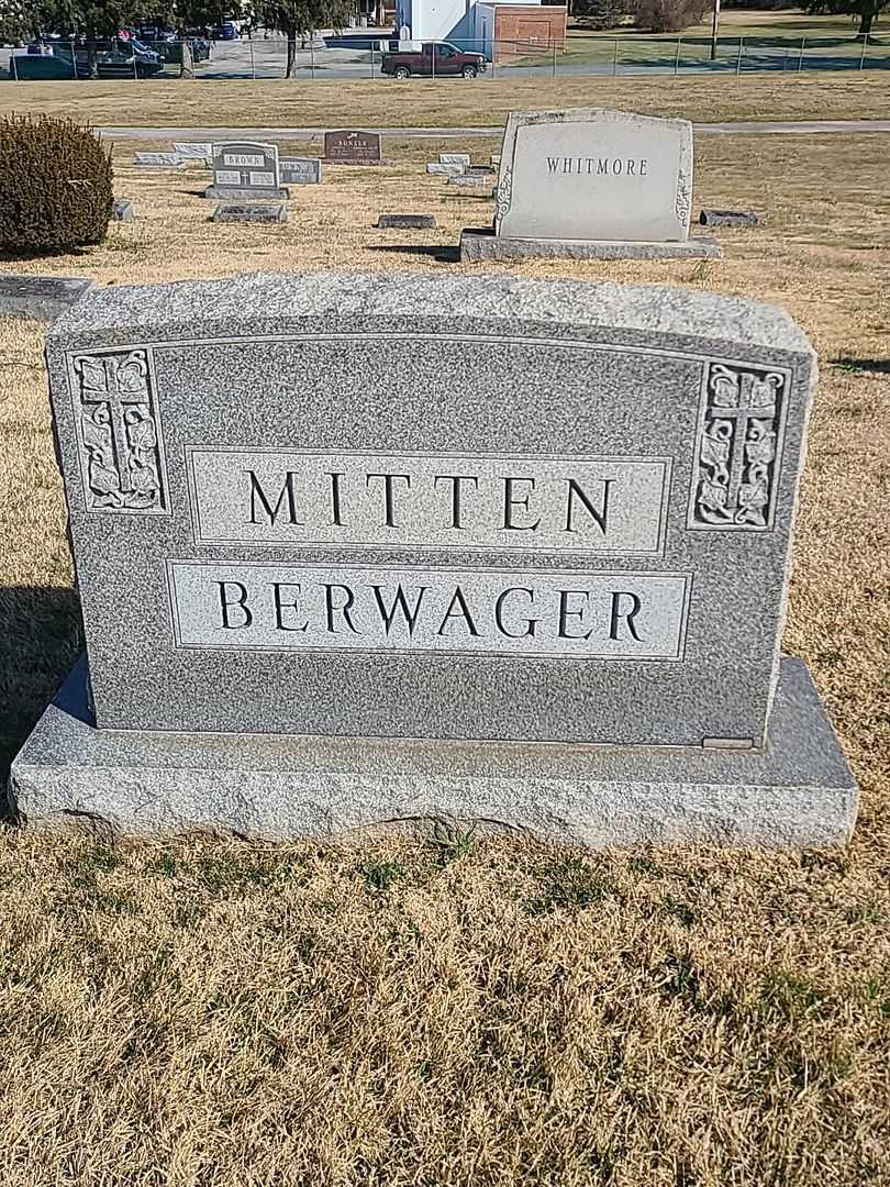 Mark B. Berwager's grave. Photo 1