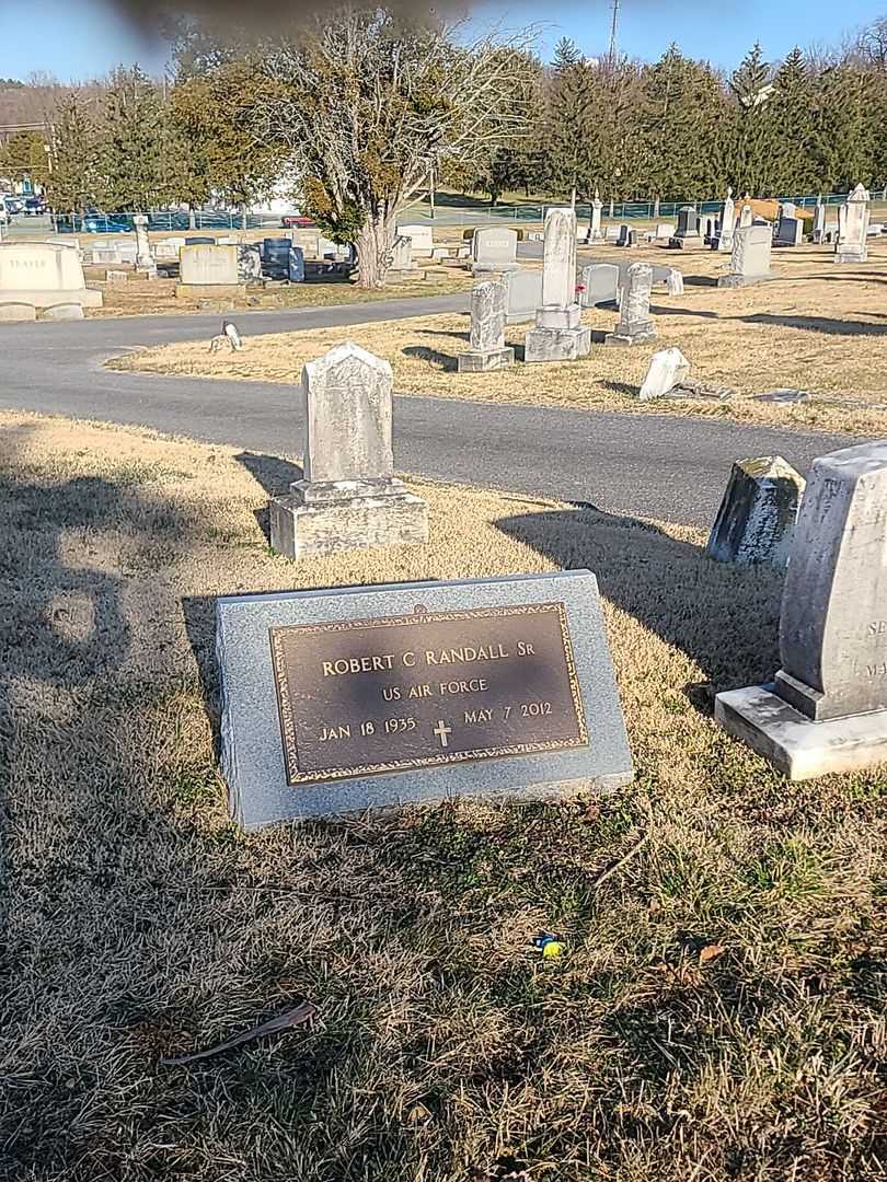 Robert C. Randall Senior's grave. Photo 1