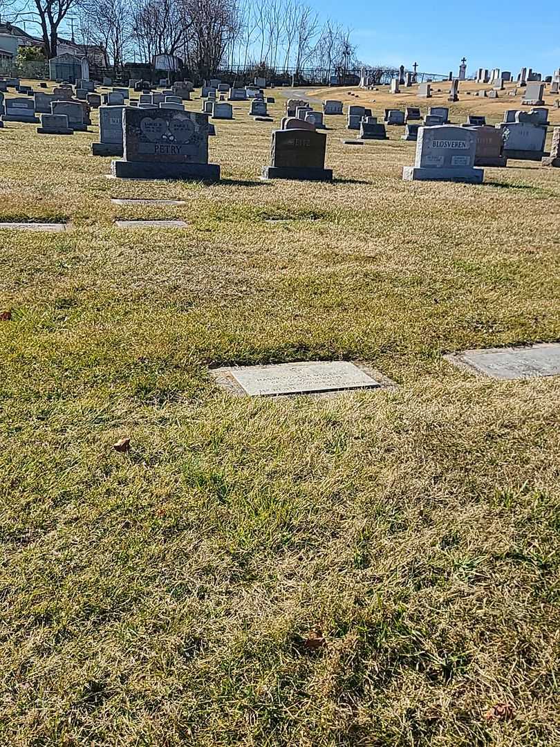 Harry Eugene Miller Junior's grave. Photo 2
