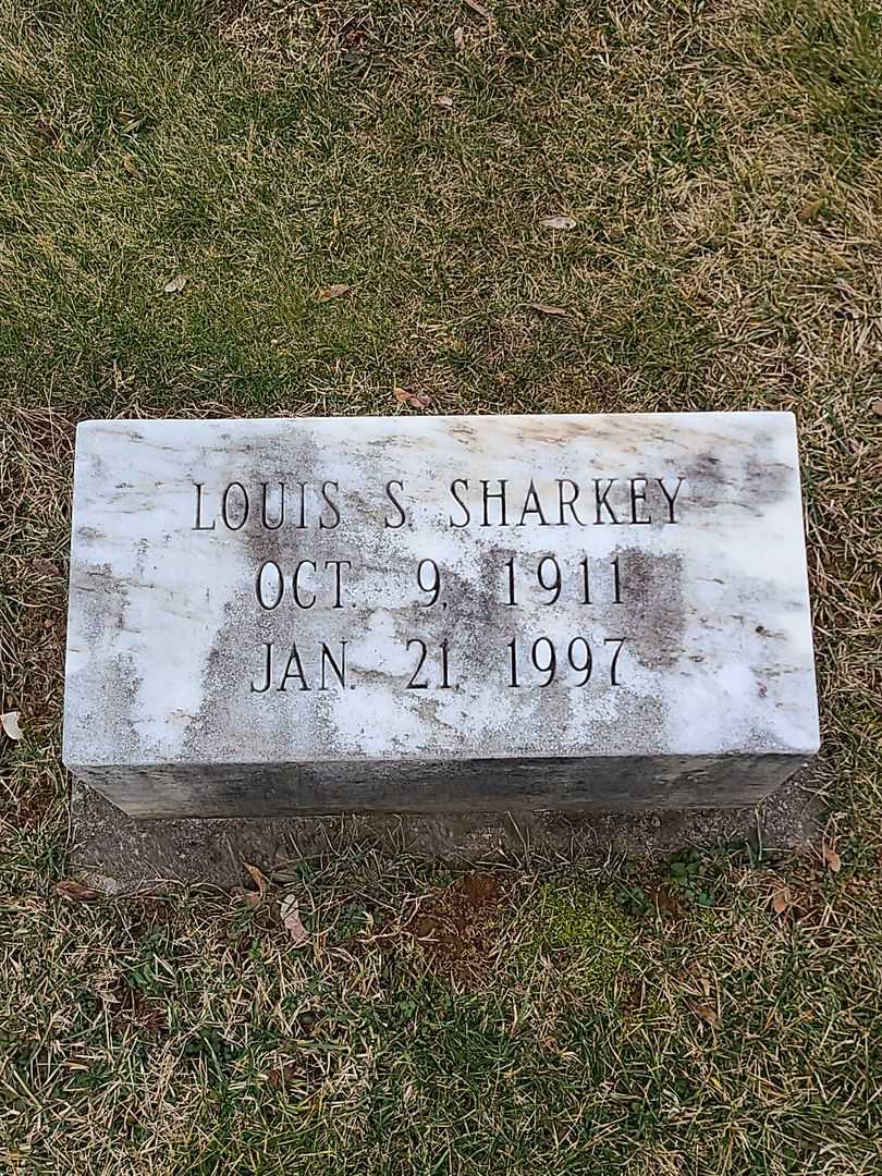 Louis S. Sharkey's grave. Photo 3