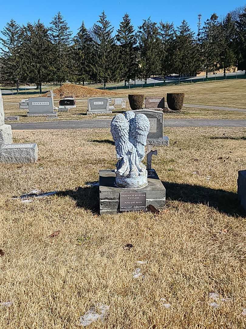 Bernice Elaine Taylor's grave. Photo 2