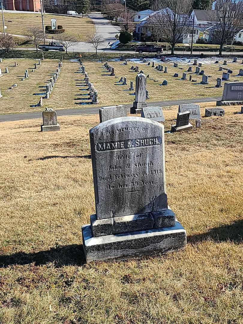 Mamie E. Shugh's grave. Photo 2