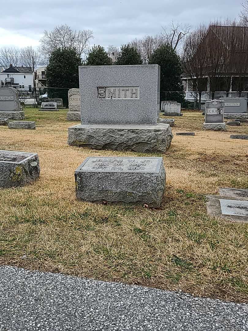 Joseph W. Smith Junior's grave. Photo 2