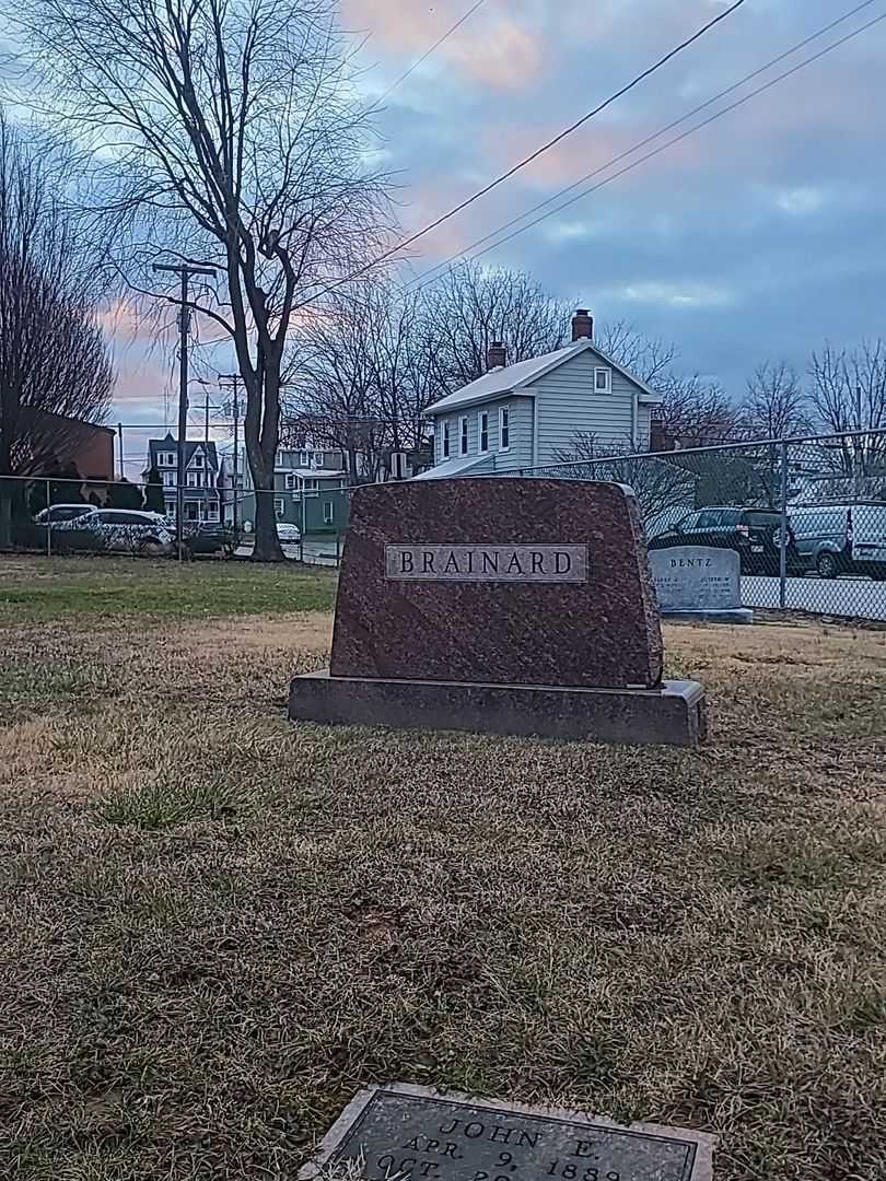 Nan Brainard Ebaugh's grave. Photo 1