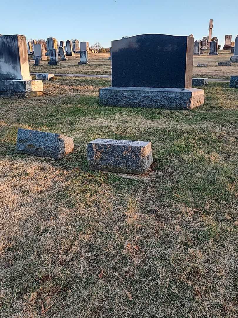 Harry G. Mitten's grave. Photo 2