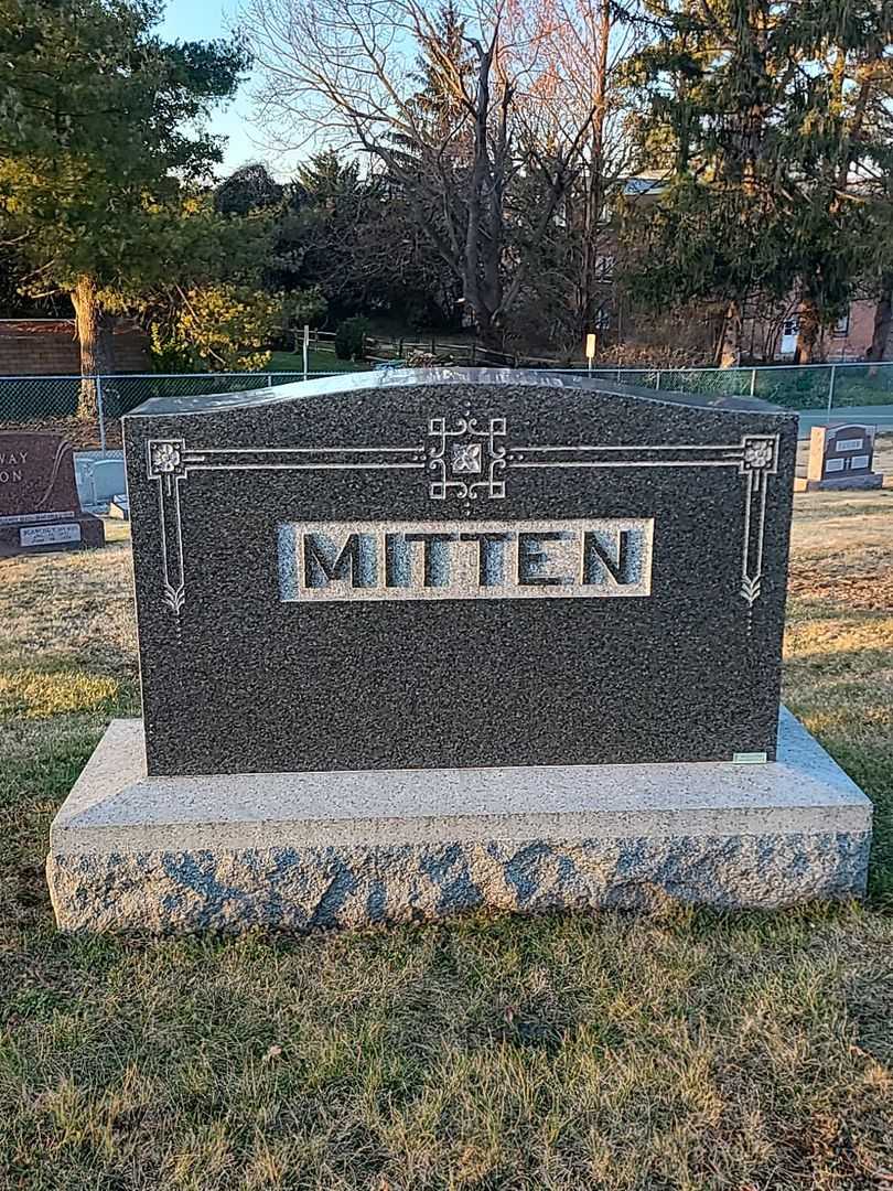 Harry G. Mitten's grave. Photo 1