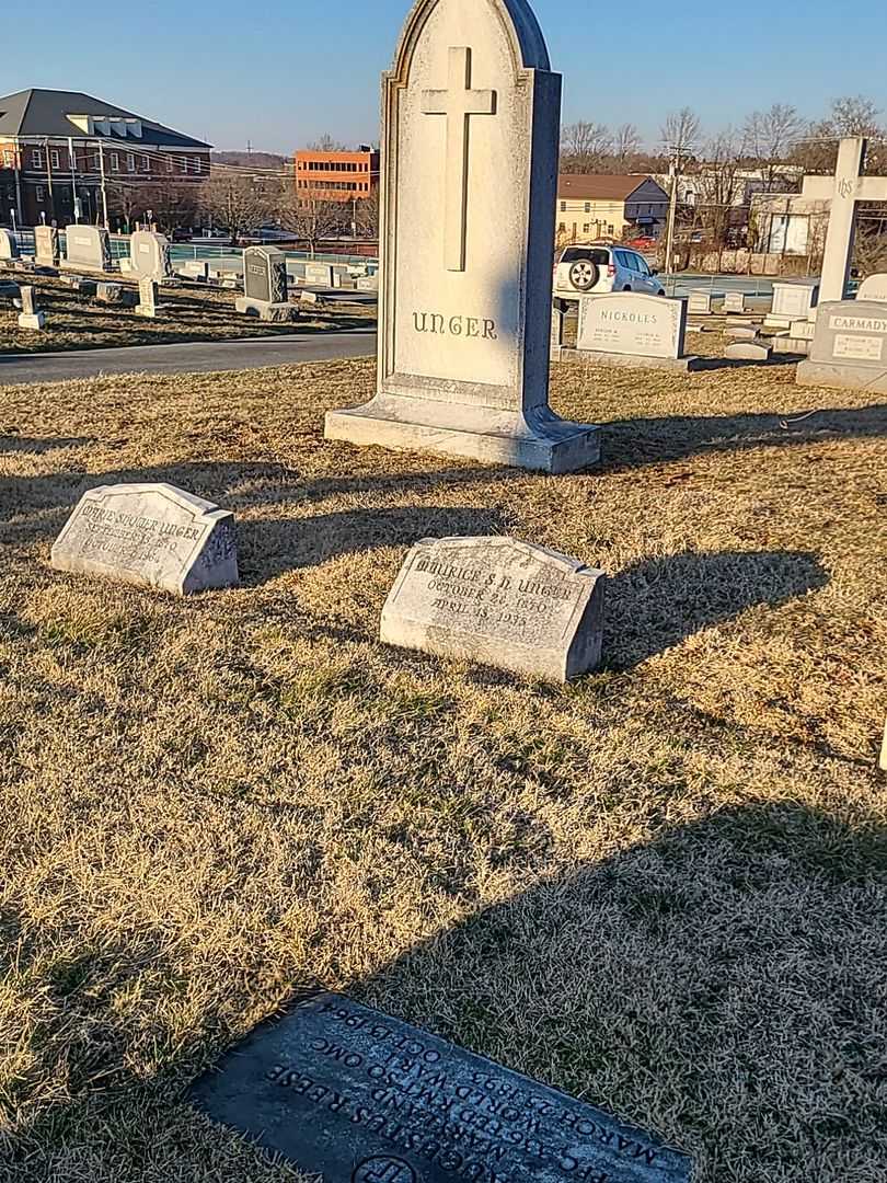 Maurice S. H. Unger's grave. Photo 2