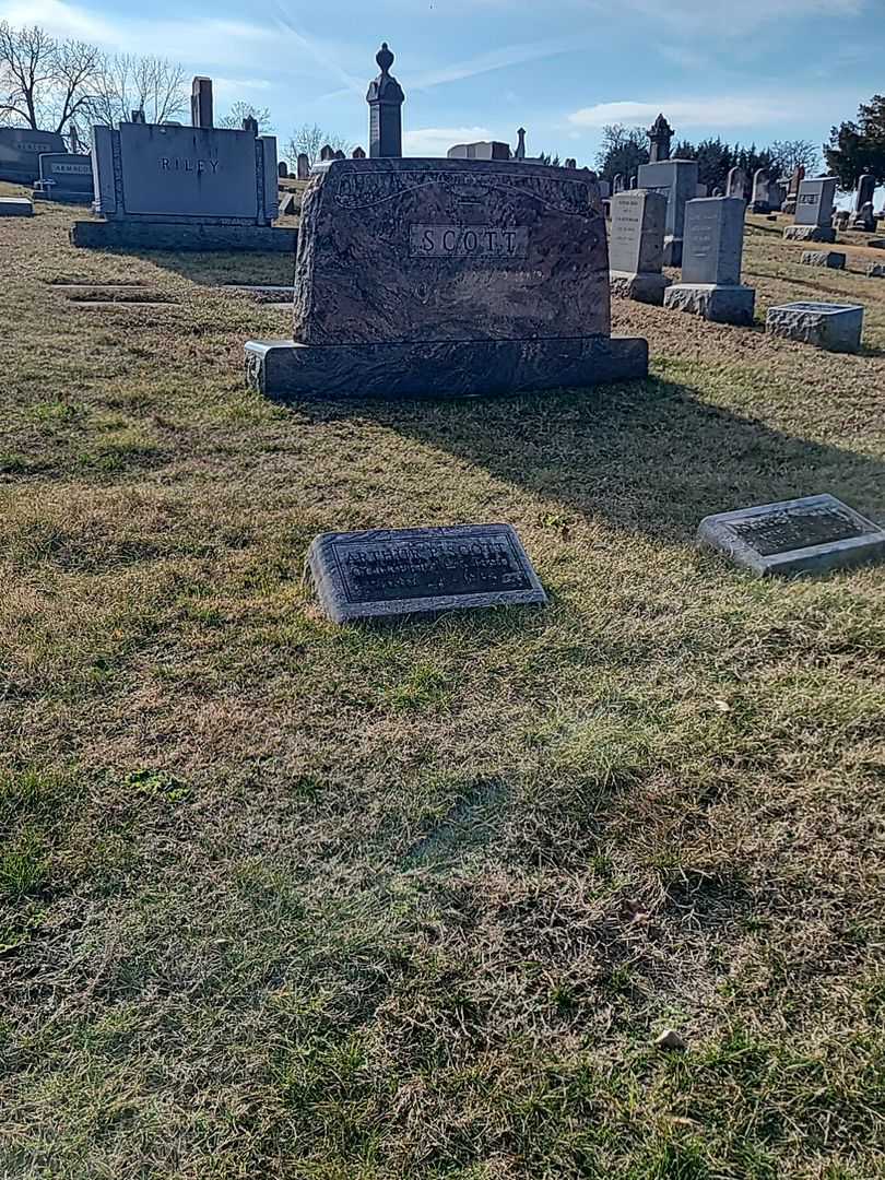 Arthur P. Scott's grave. Photo 2