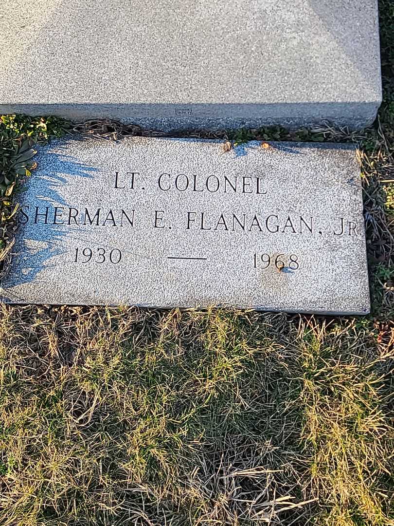 Colonel Sherman E. Flanagan Junior's grave. Photo 3