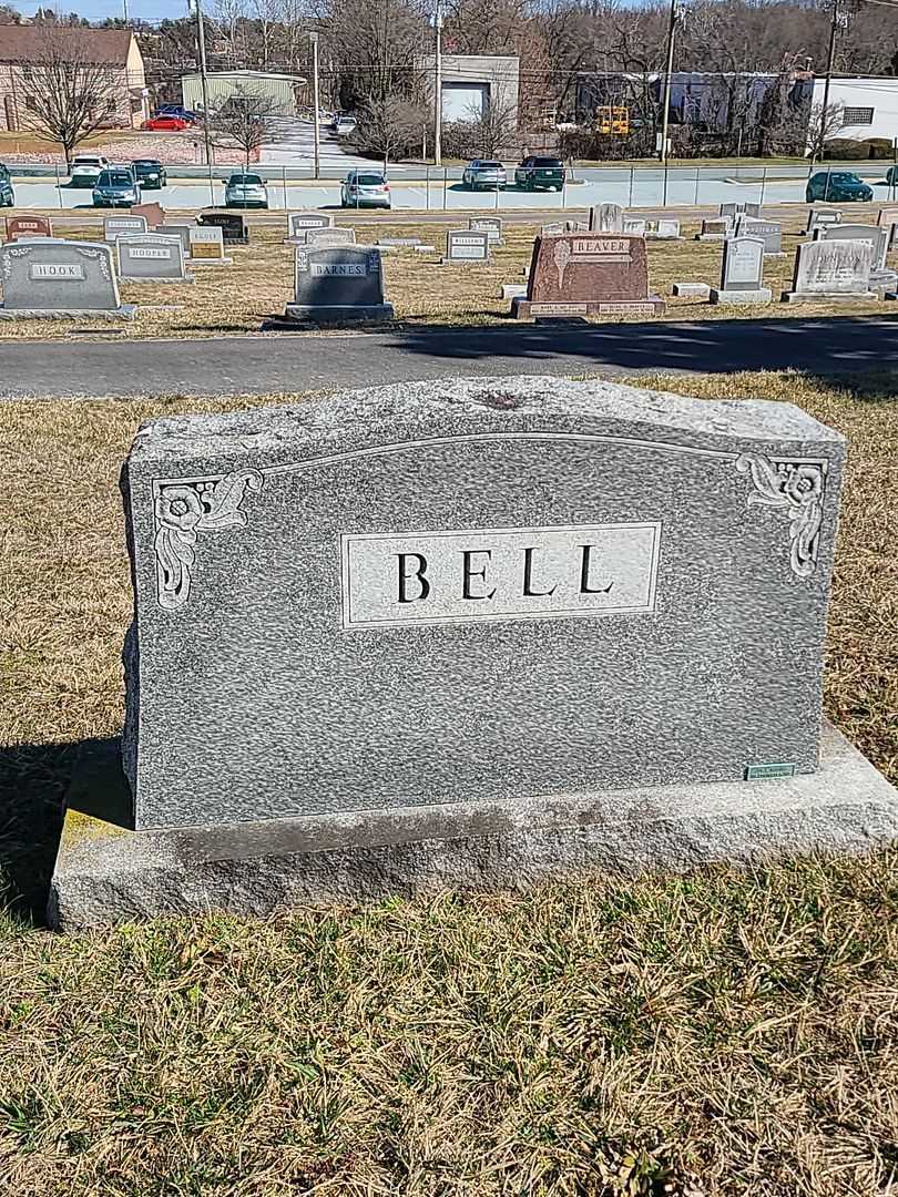 Edwin D. Bell Junior's grave. Photo 1