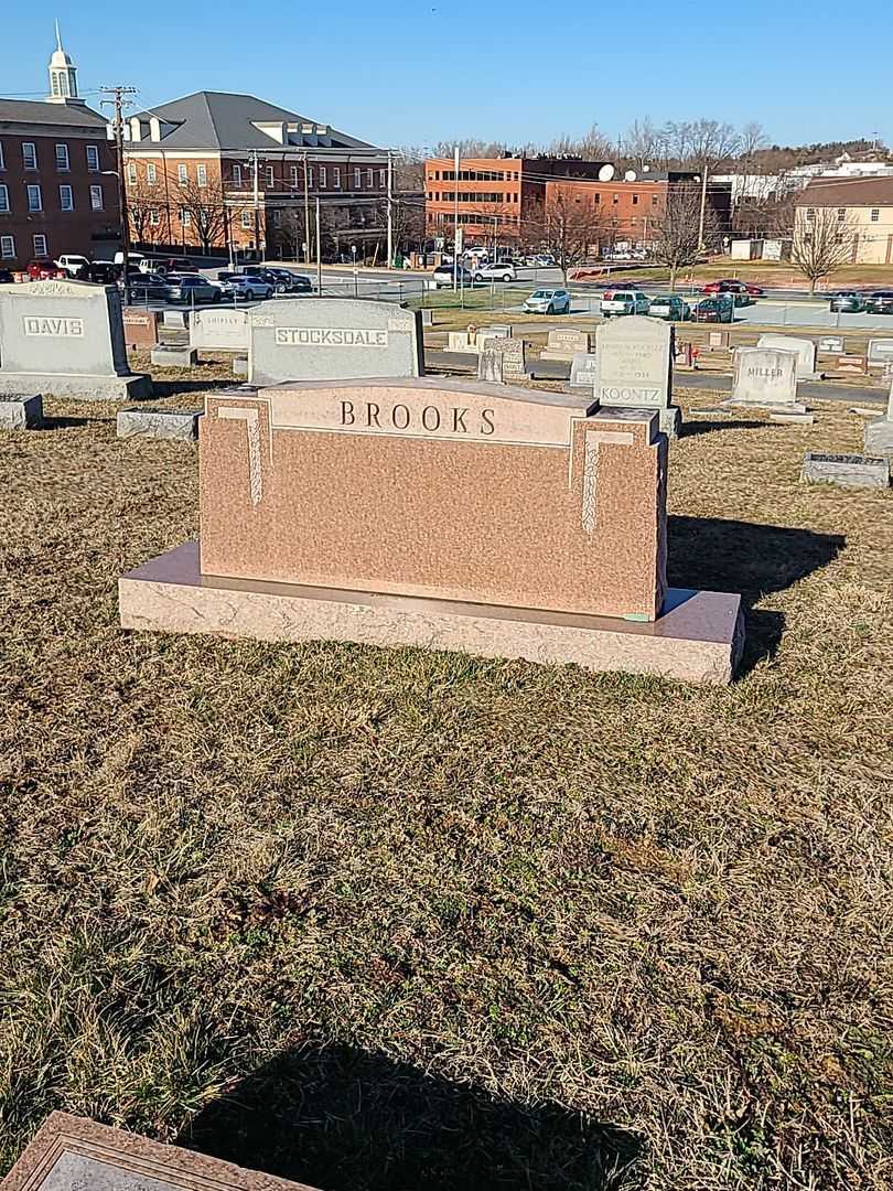 Joseph D. Brooks Junior's grave. Photo 1