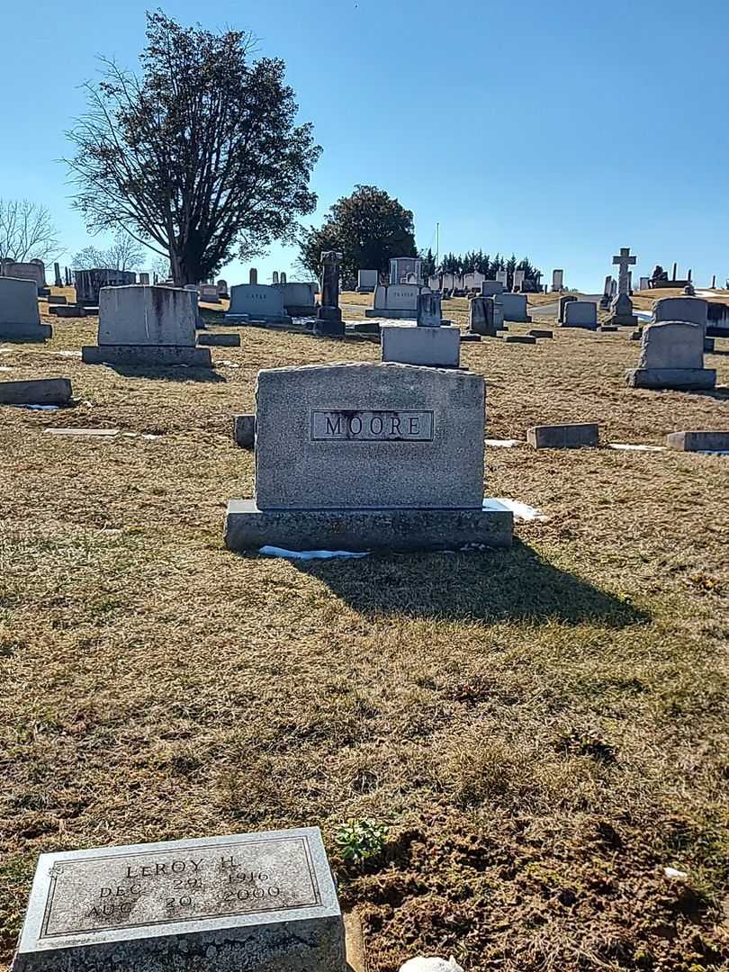 LeRoy H. Moore's grave. Photo 2